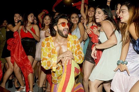 Ranveer Singh: What the fuss over Bollywood stars nude photos。